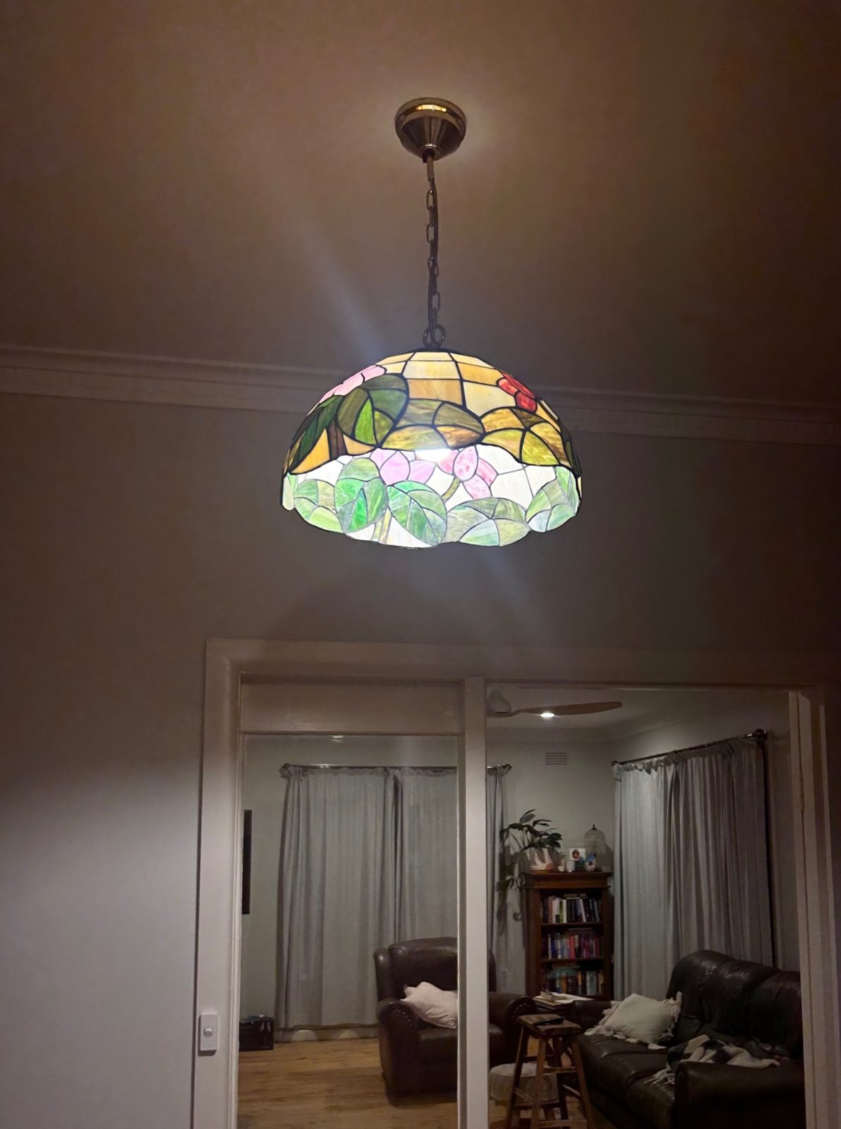 Decorative stained glass pendant light
