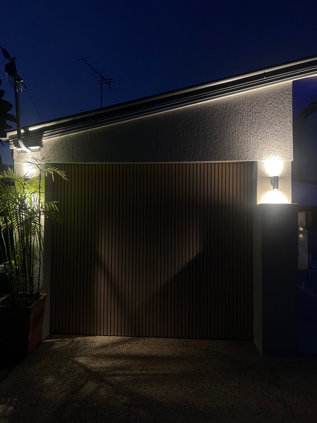 Architectural exterior lighting